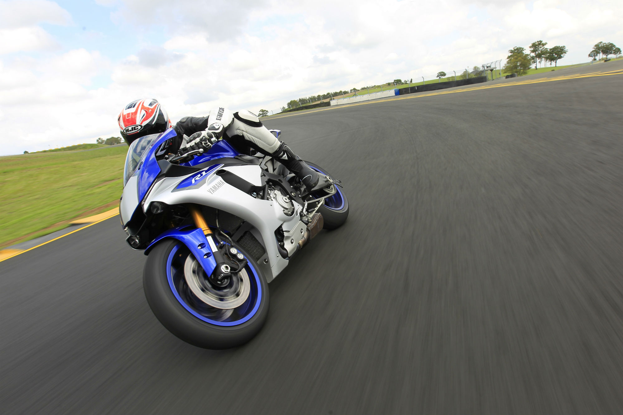 First Ride Yamaha R1 And R1m Review Visordown 7269